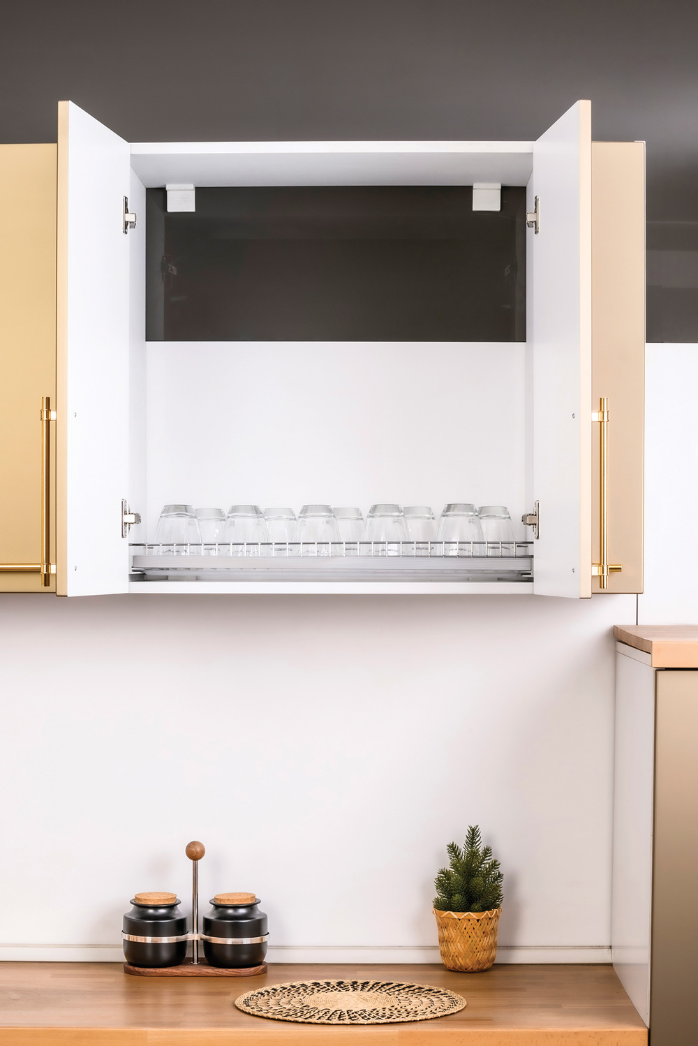 Aluminium Profiled Glass Shelf With Tray